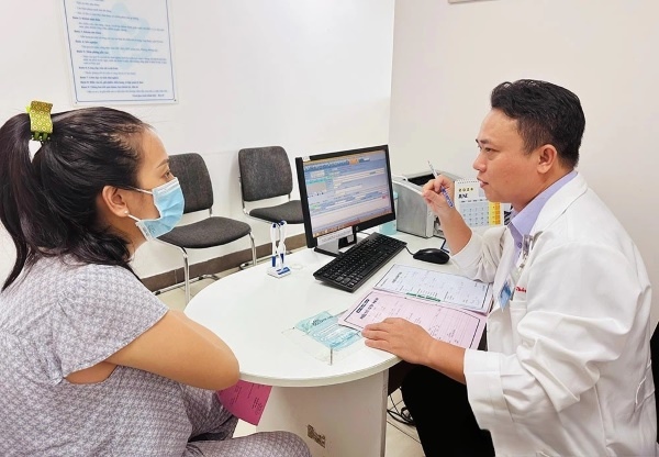 Khám thai theo lịch tam cá nguyệt giúp mẹ bầu theo dõi thai nhi và phát hiện sớm nguy cơ thai kỳ