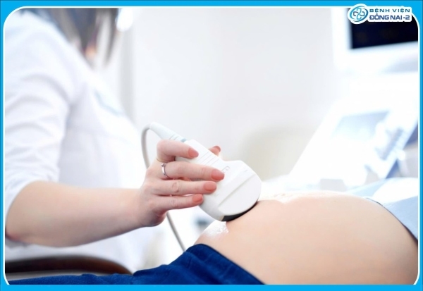 Tuân thủ lịch khám thai định kỳ, mẹ có thể theo dõi sự phát triển của thai và sớm phát hiện các bất thường