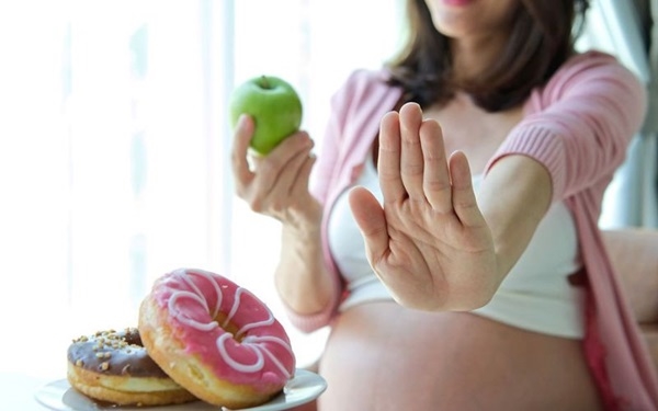 Mẹ bầu nên tránh ăn quá nhiều đồ ngọt
