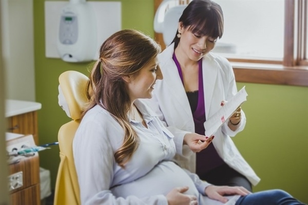 Liên hệ với bác sĩ để được điều trị ốm nghén hiệu quả