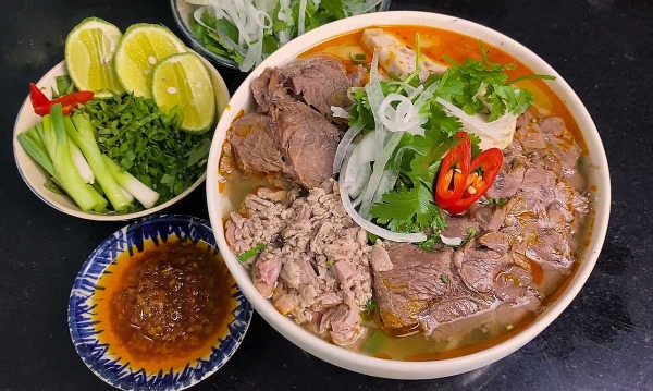 Bún bò Huế cung cấp dinh dưỡng, hỗ trợ hồi phục sức khỏe cho mẹ sau sinh