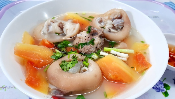 Cháo móng giò hầm đu đủ hỗ trợ lợi sữa, phục hồi sức khỏe, làm đẹp da và tăng cường hệ miễn dịch cho mẹ sau sinh