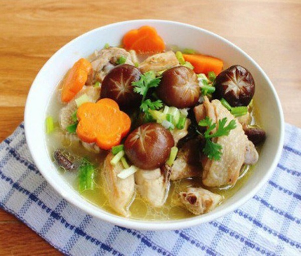 Gà hầm nấm