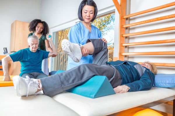 Các lưu ý khi người bệnh tai biến tập vật lý trị liệu
