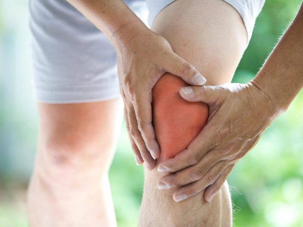 Viêm khớp gối làm cứng khớp vào buổi sáng