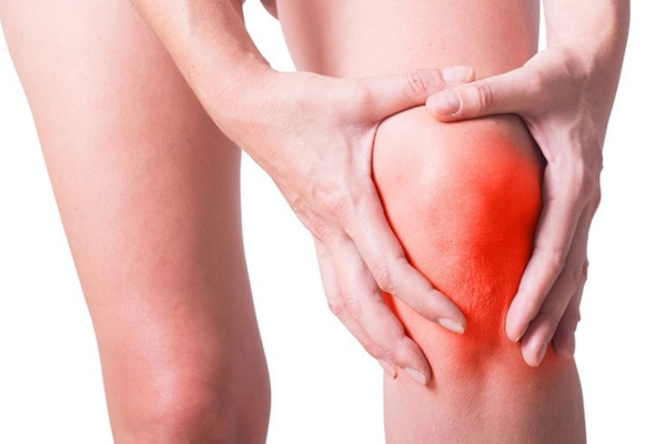 Đầu gối bị nóng rát, khó chuyển động