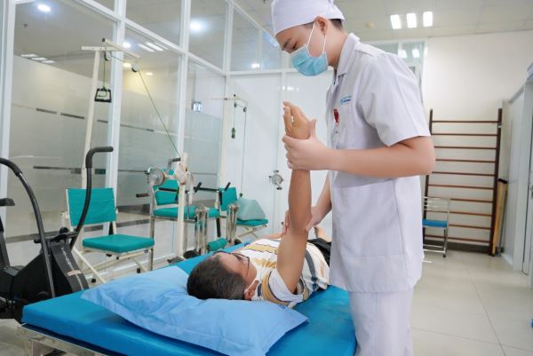 Lý do người bệnh cần tập lý trị liệu sau tai biến