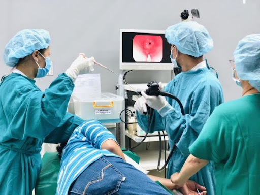 Nội soi tiêu hóa là thủ thuật xâm lấn bên trong đường tiêu hóa để quan sát trực tiếp tình trạng của thực quản, dạ dày, tá tràng