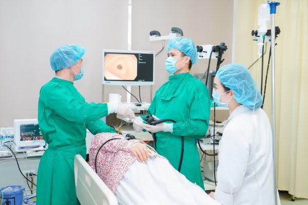 Nội soi tiêu hóa không đau chi phí cao hơn nhưng sẽ không gây đau, khó chịu cho người bệnh so với nội soi thường