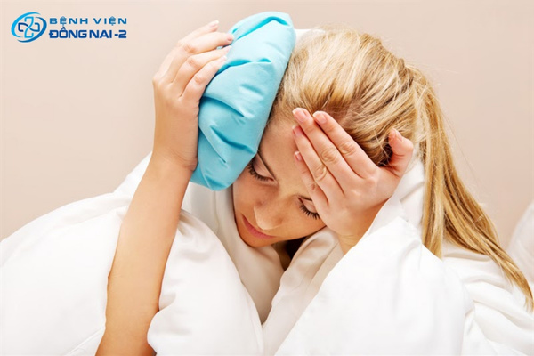Chườm lạnh và chườm ấm giúp giảm đau Migraine hiệu quả 