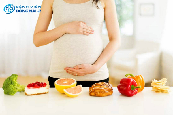 Bổ sung canxi, kali, vitamin từ hải sản và rau xanh tốt cho việc trị chuột rút khi mang thai