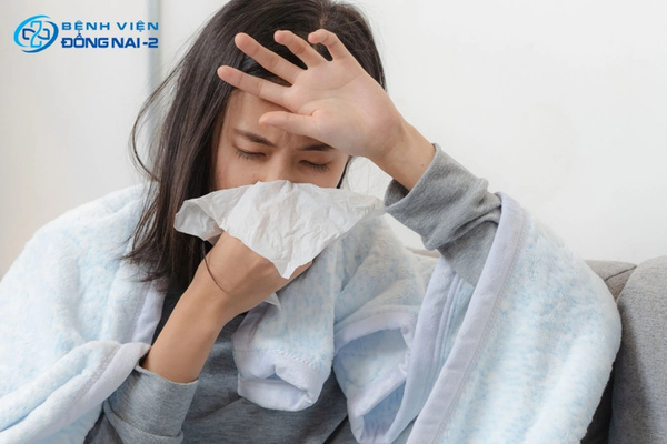 Cảm cúm và cúm dạ dày gây sốt, mệt mỏi, đau nhức cơ thể, buồn nôn