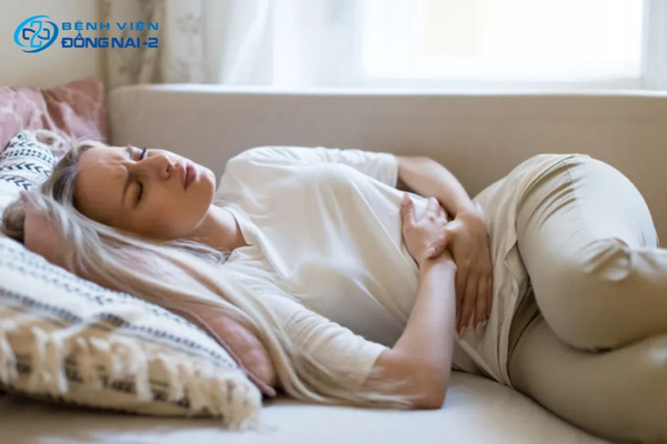 Hội chứng tiền kinh nguyệt PMS gây nên tình trạng đau đầu buồn nôn