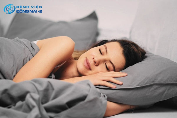 Chọn gối chăn phù hợp giúp hỗ trợ cột sống, duy trì giấc ngủ liên tục