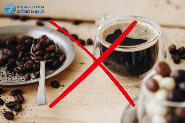 Tránh cà phê, trà đặc, nước tăng lực buổi chiều tối để cải thiện chứng khó ngủ