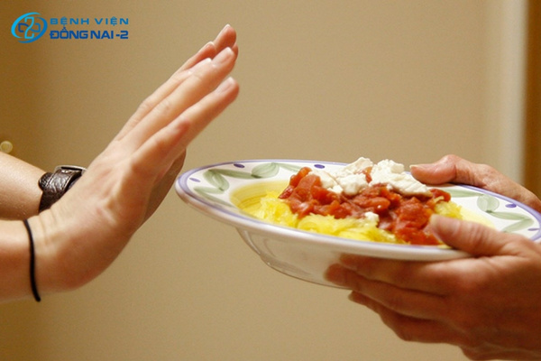 Tránh ăn khuya để không ảnh hưởng hormone melatonin và giấc ngủ