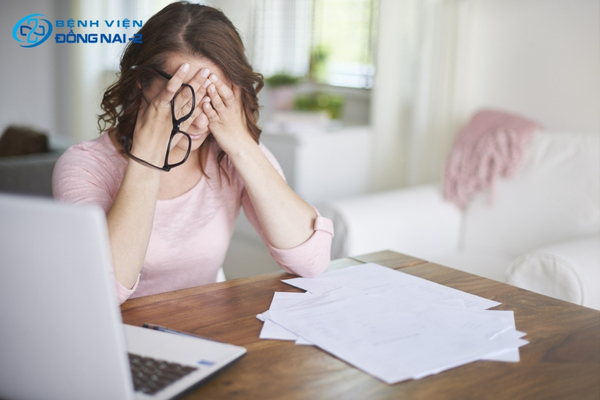 Căng thẳng và stress gây nguyên nhân rụng tóc telogen effluvium