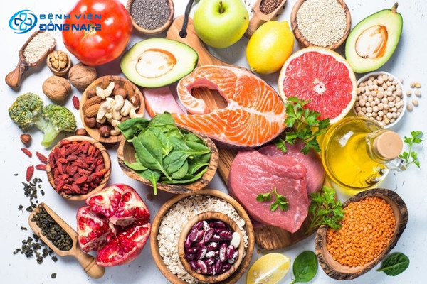 Chế độ ăn lành mạnh hóa hỗ trợ điều trị và phòng ngừa giãn tĩnh mạch chân