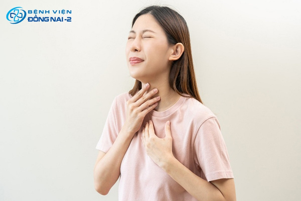 Ho mãn tính, viêm họng và khàn giọng do axit kích thích vùng hầu họng