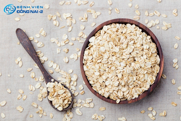 Yến mạch giàu chất xơ hòa tan có khả năng hấp thu axit dư thừa trong dạ dày 
