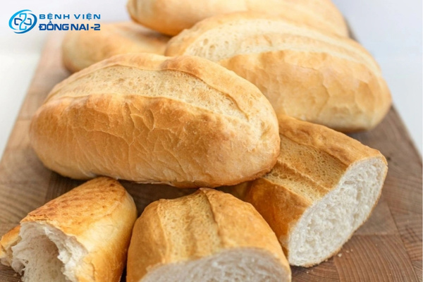Bánh mì nguyên cám giúp hỗ trợ tiêu hóa và hạn chế tình trạng dư thừa axit trong dạ dày