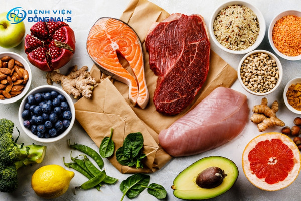 Người bị trào ngược dạ dày thực quản nên ưu tiên yến mạch, trái cây ít chua, gừng, thịt nạc và sữa chua