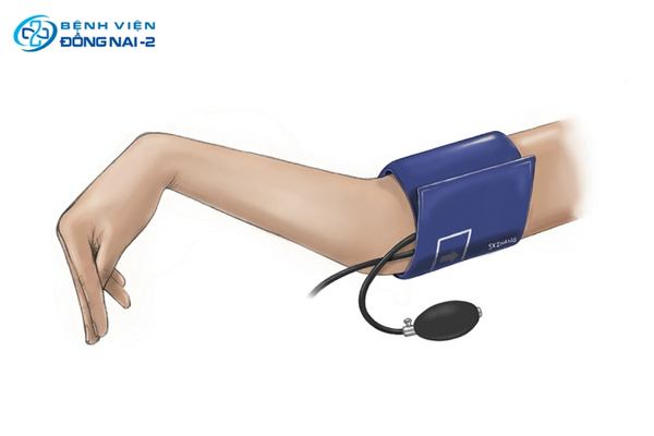 Triệu chứng hạ canxi máu thường là chuột rút, tê bì, co giật đến rối loạn nhịp tim