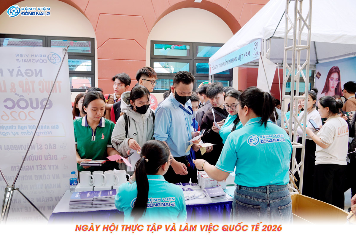 Sinh viên tìm hiểu cơ hội thực tập tại Bệnh viện Đồng Nai -2