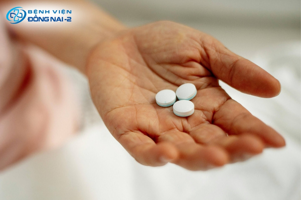 Sử dụng thuốc giảm đau và thuốc kháng viêm khi bị viêm khớp thái dương hàm