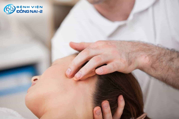 Phòng ngừa viêm khớp thái dương hàm bằng cách vệ sinh răng miệng, tránh ăn thực phẩm quá cứng