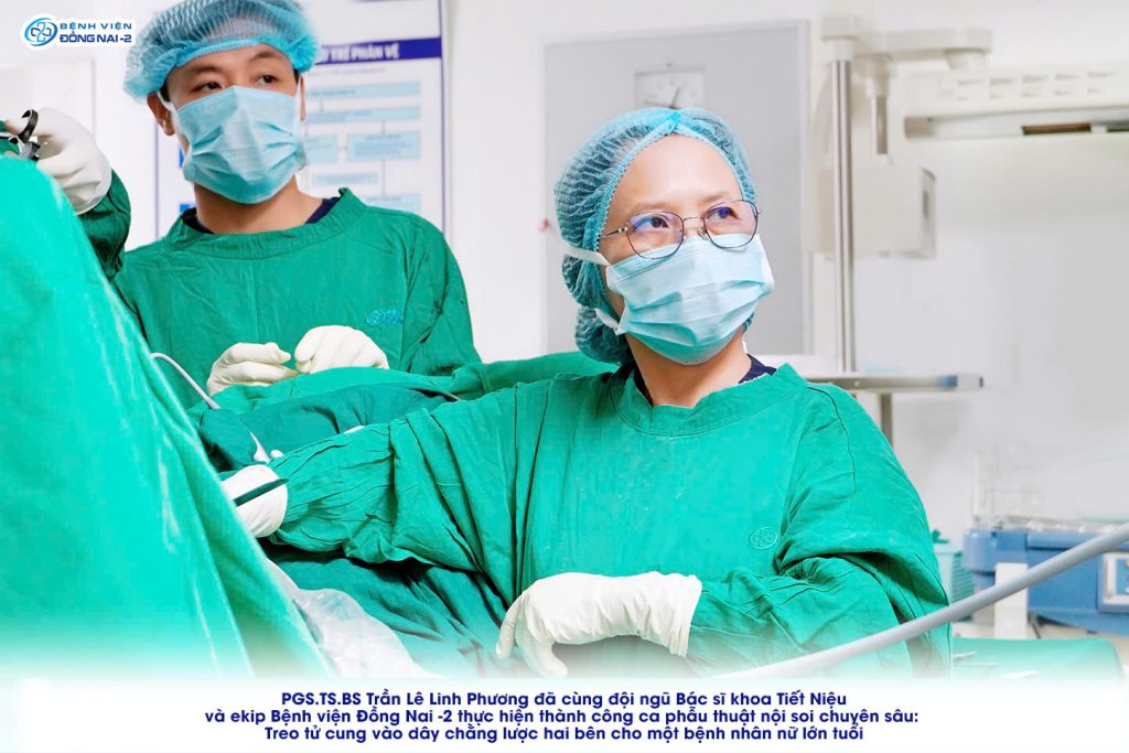 PGS. TS. BS Trần Lê Linh Phương khám tiết niệu và sàn chậu nữ